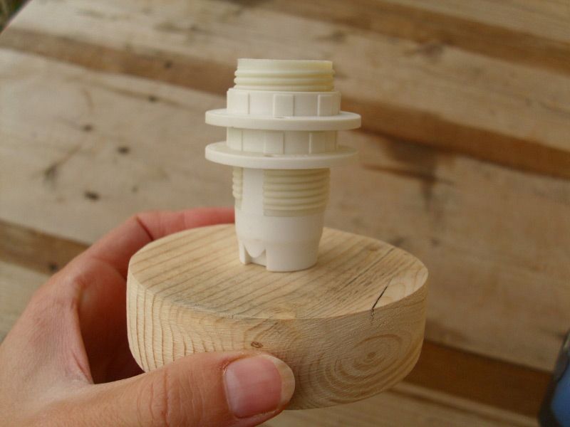 Svetilka s steklenim kozarcem