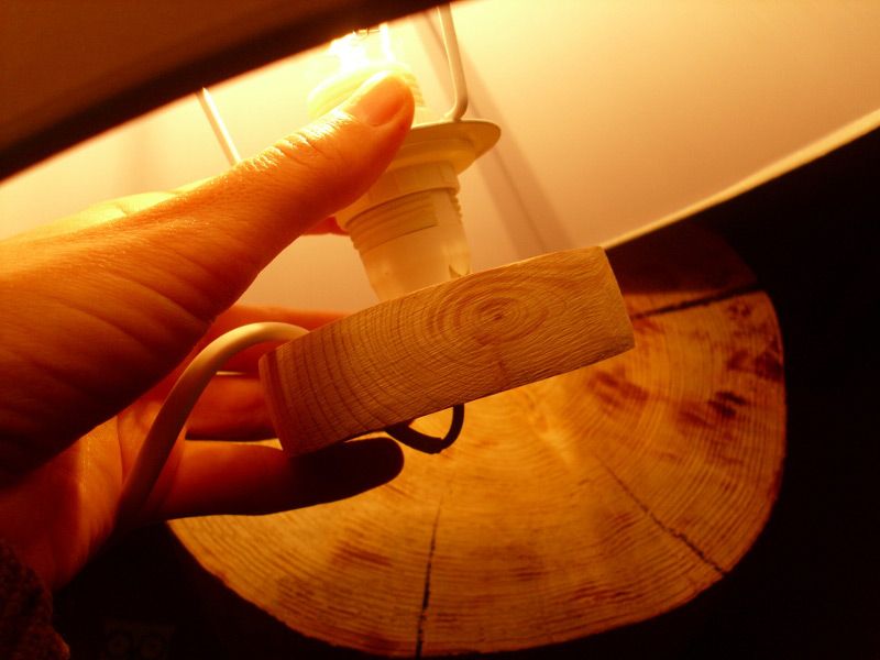 Svetilka s steklenim kozarcem