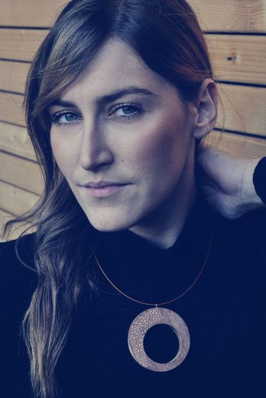 Iza Dojer in Janez Selšek: Odtis čipke na lesenem nakitu