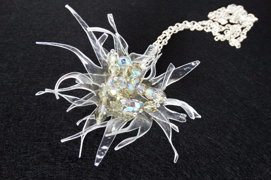 DIY: Ogrlica iz plastenke