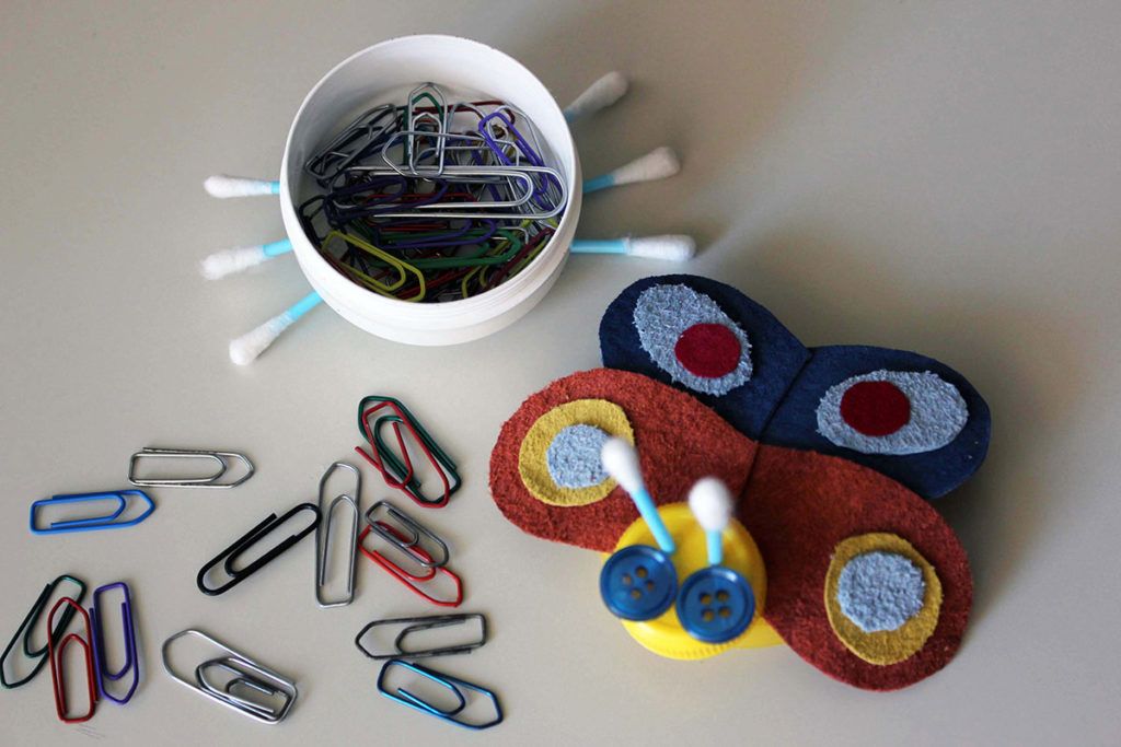 DIY: Pisan metuljček – škatlica za sponke
