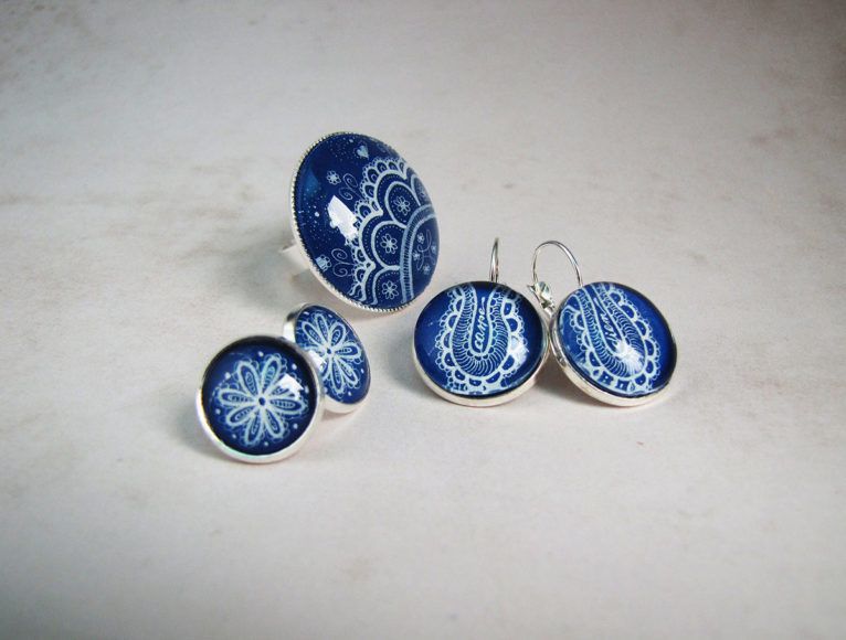 Mojca Baloh: Ustvarja umetnine na platnu z akrilnimi barvami in tuši