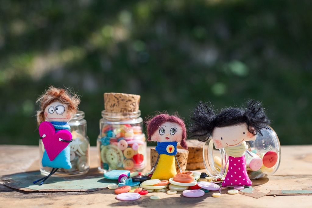 Pupe so posebne broške, ki so plod sodelovanja dveh ustvarjalk