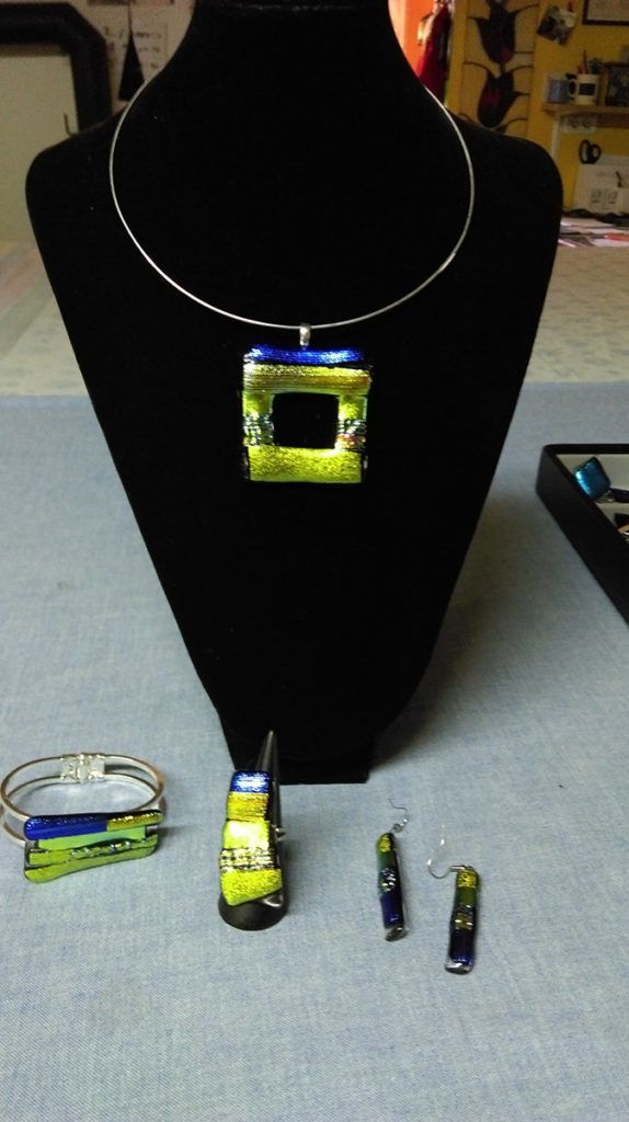 Duša Sušnik: Posveča se izdelavi posebnih kosov steklenega nakita