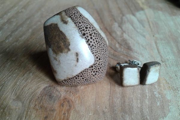 Eva Novak: Turkizni, rjavkasti in zeleni odtenki glazur glino bogatijo