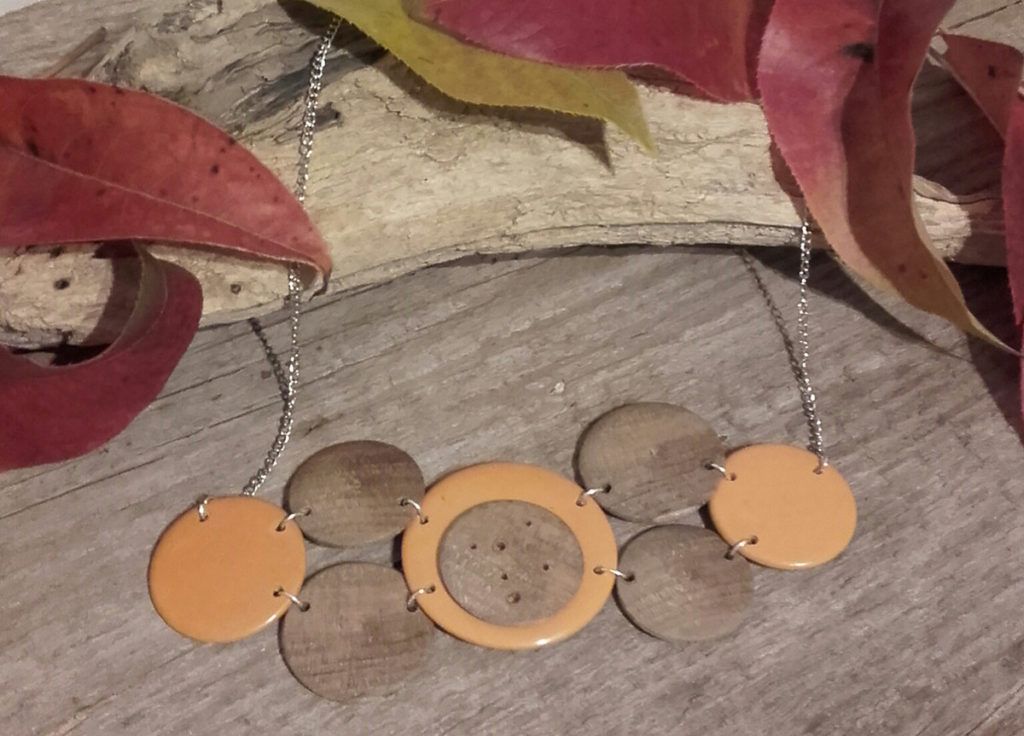 Andrejka Orsag: Lesen nakit in eleganca se lahko dopolnjujeta