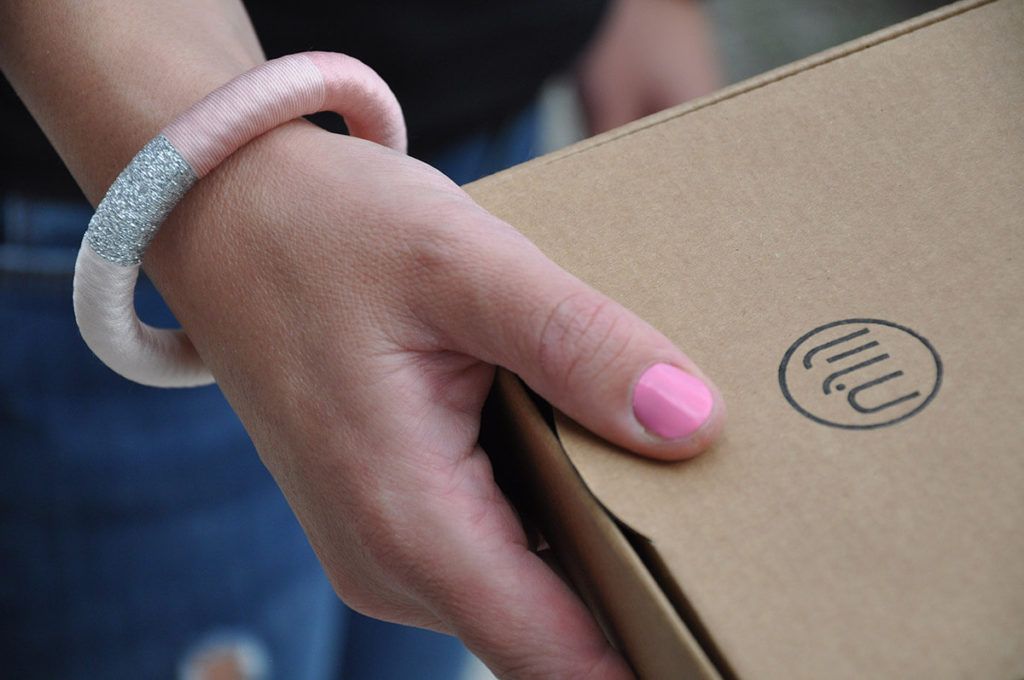 Manjši je kos nakita, bolj trpijo prsti