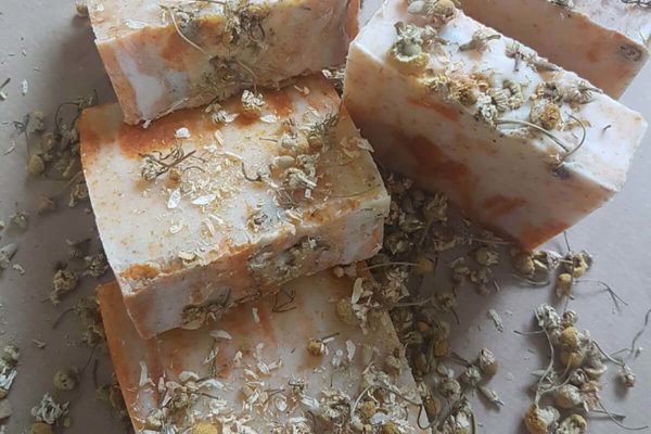 Anja Bordon: Naravna kozmetika v leseni embalaži