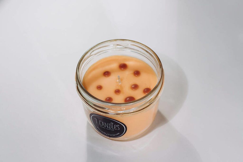 Tanja Ukmar: Omamne vonjave dišečih sojinih svečk