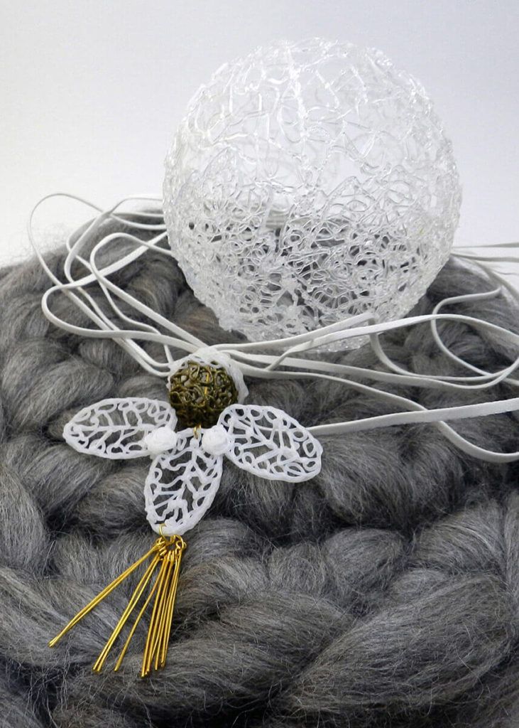 Monika Benetek: Hitro se naveliča monotonosti, a ostaja zvesta minimalizmu